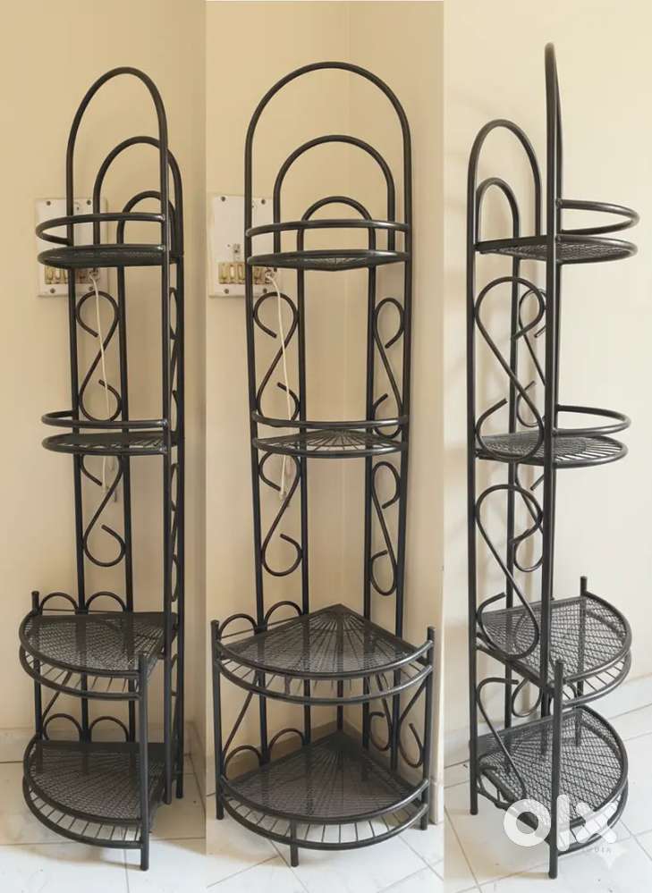 Single Piece Corner Stand