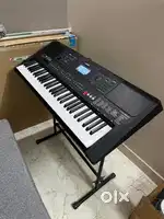 Yamaha E 463 Keyboard with Stand and Adapter