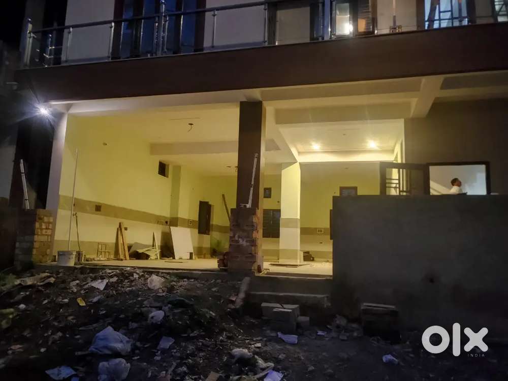 Room for rent in ground floor big room for storehouse and a office.