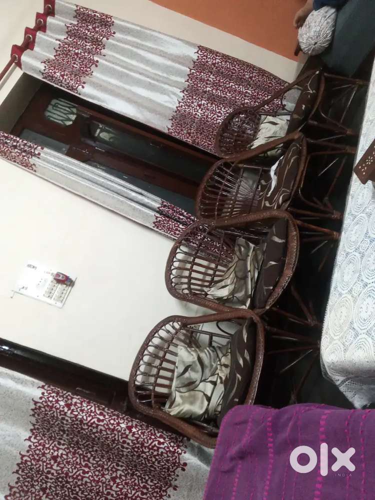 Sagwan Table with 4 baiith Chairs