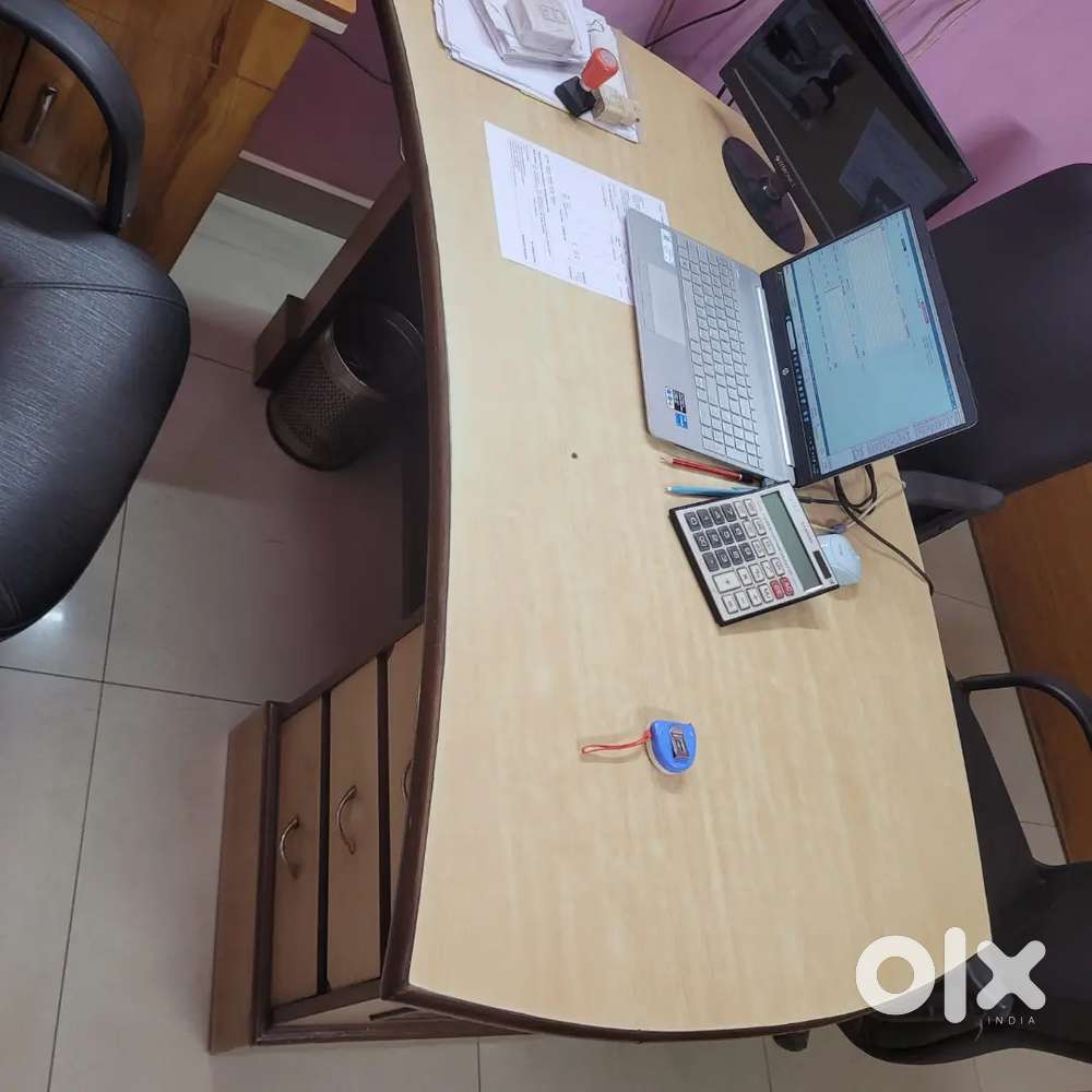 Computer table
