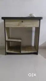 Computer table