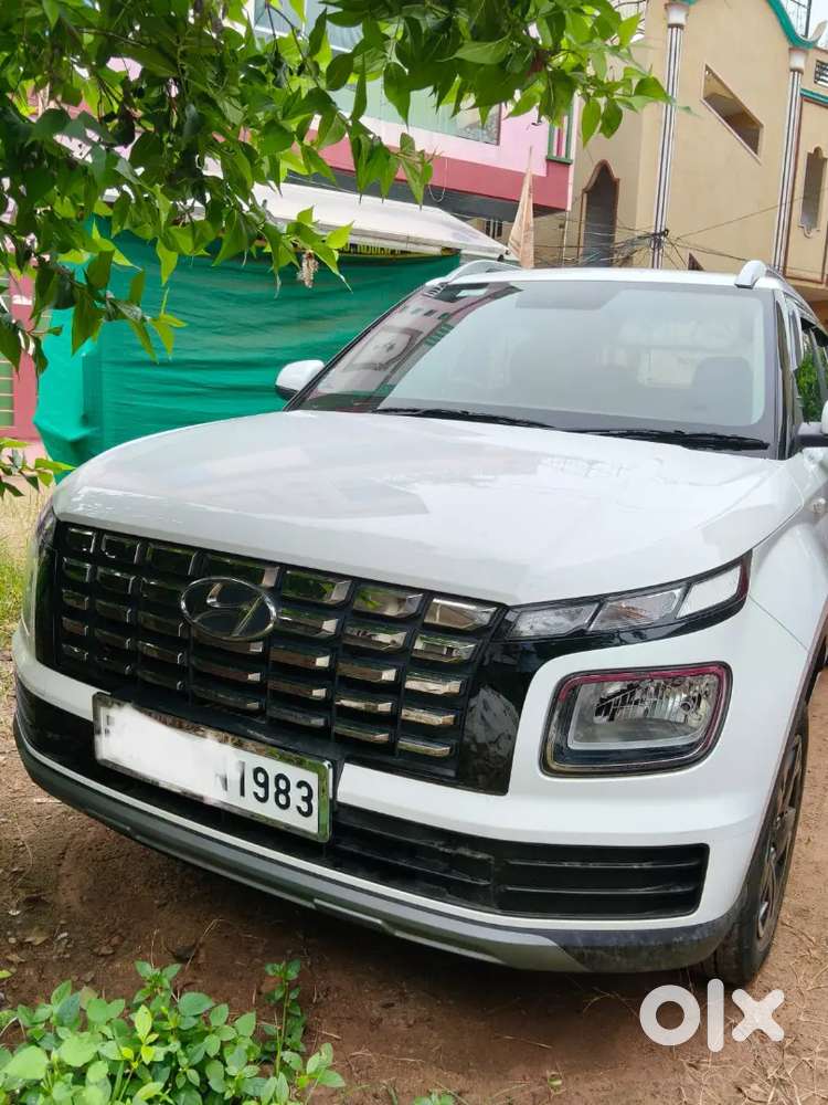 selling Hyundai Venue 2025 Petrol s plus,for upgrade for EV Vehical