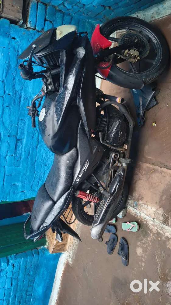 Bike 2010 ka model hai Stunner bike hai