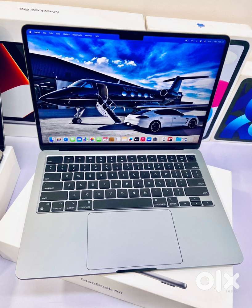 ( Mac huB ) Macbook Air -M4 Chip - 13 inchs ( Under Apple Warranty )