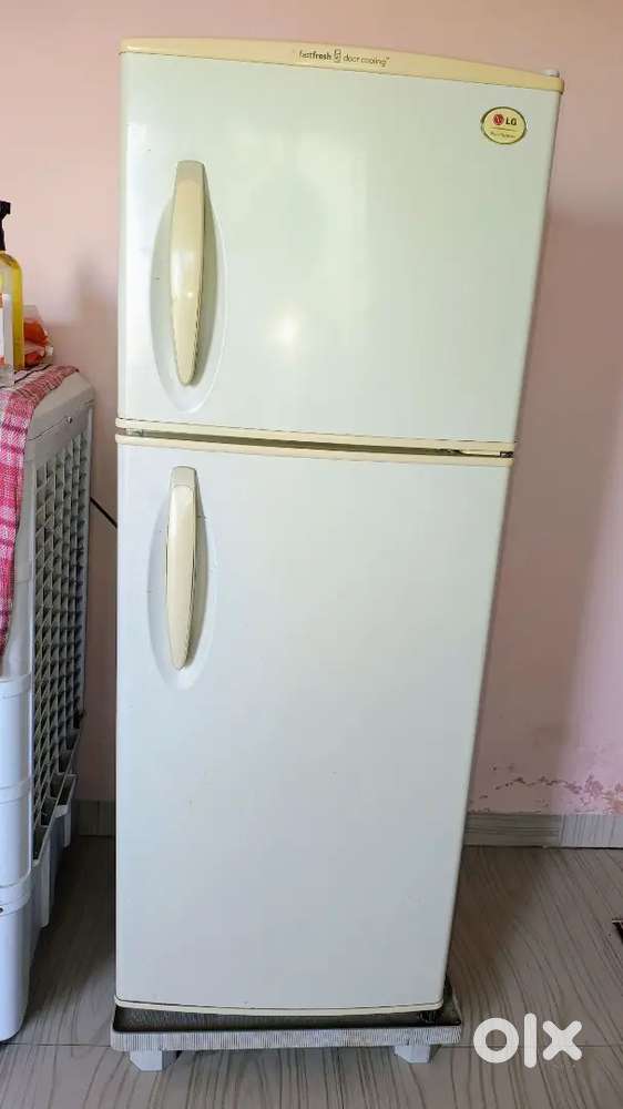 L G FRIDGE DOUBLE DOR