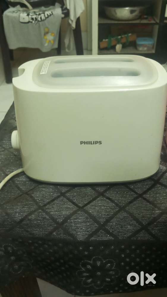 Kitchen appliances (toaster,3 burner stove,egg boiler, casseeole)