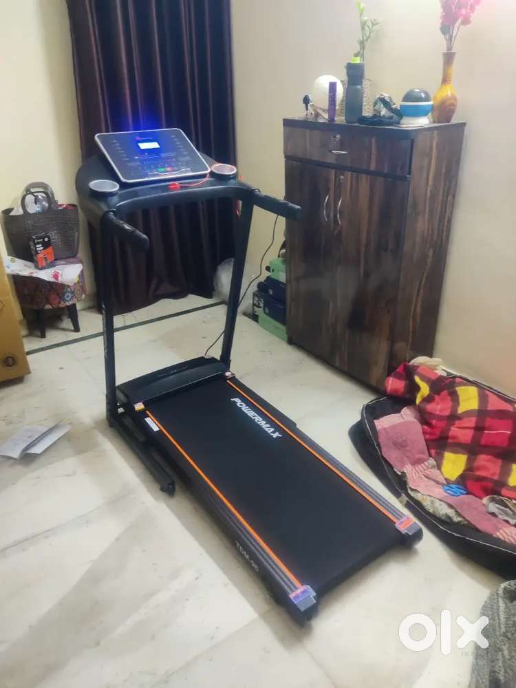 POWERMAX MOTORISED TREADMILL UNDER WARRANTY( PRICE NEGOTIABLE)