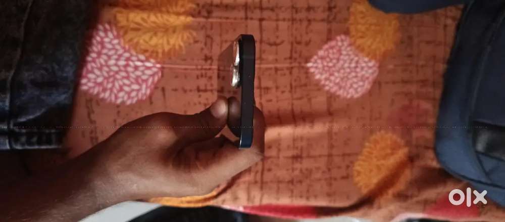 Iphone 13All ok conditions no dent warntey upto Dec 2k25