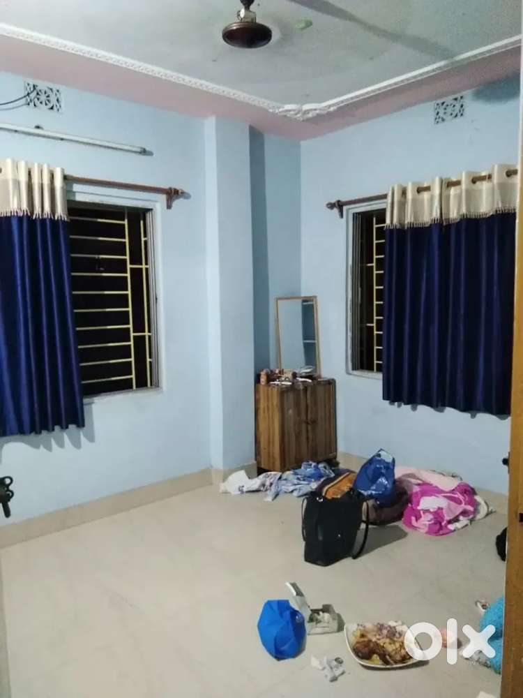 Unfurnished flat for rent at kestopur hanapara sitlamadir location