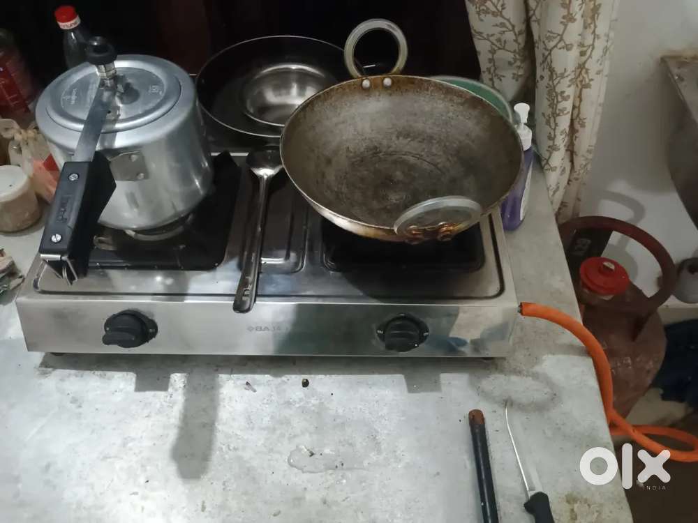 A well maintained bajaj gas burner+gas pipe+regulator+empty cylinder