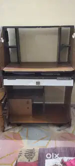 Hi I want sell my computer table it's avery rare uséd
