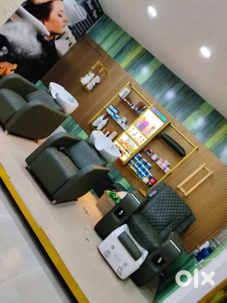 Spa & Unisex salon and ladies parlor for sale.