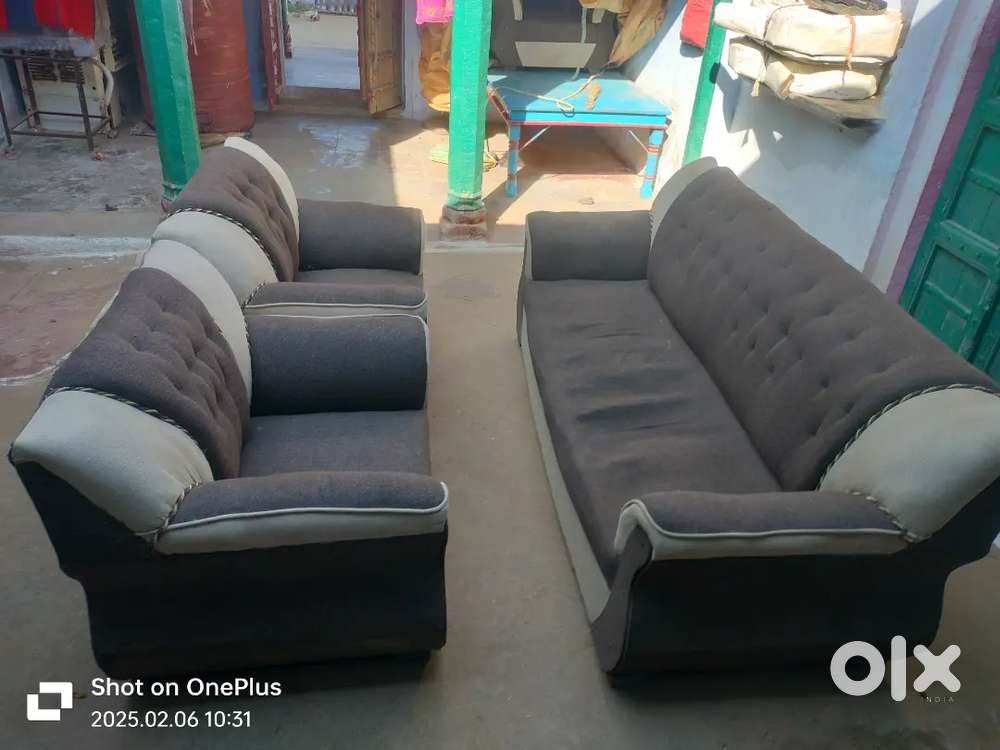 Sofa set is good condition