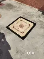 Carrom board