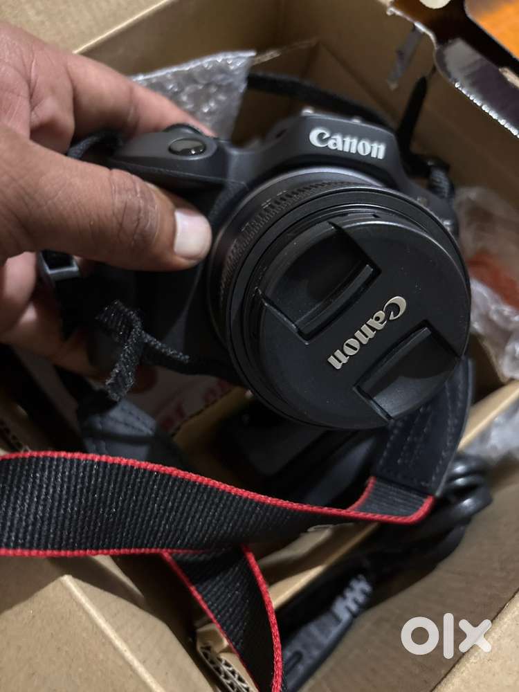 1 week old canon R100 - Excellent condition