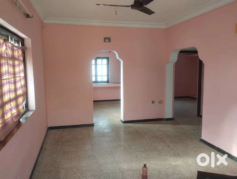 2bhk rental home in residential area near bus stop park shops availabl
