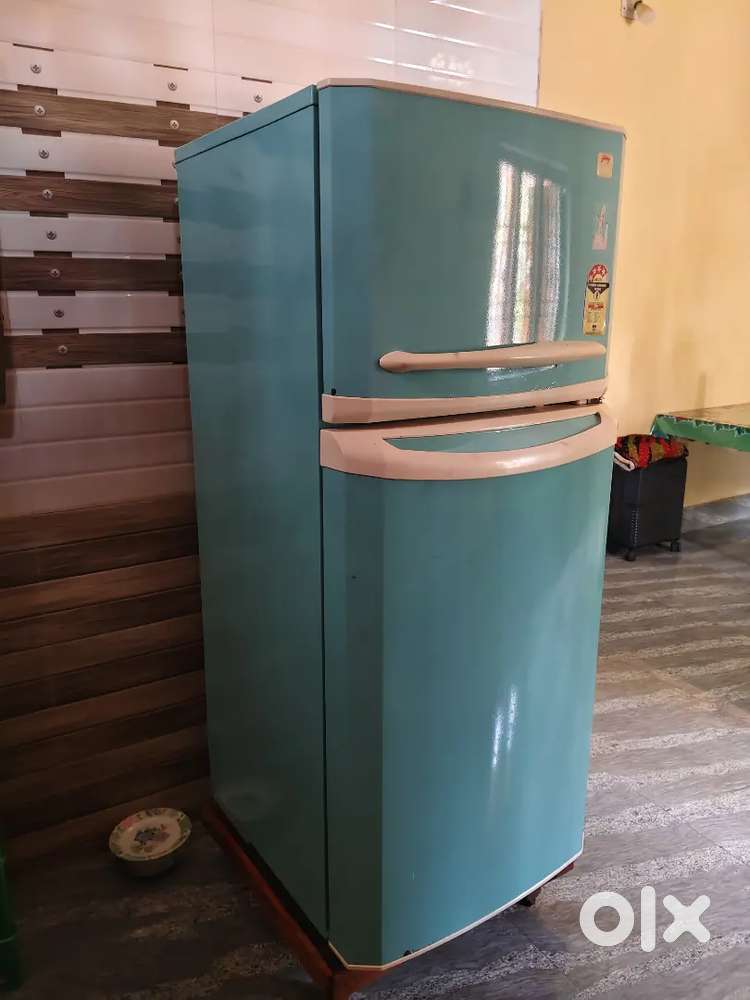 Urgent Selling my Eon Regalis – Double Door 243 Litre Fridge