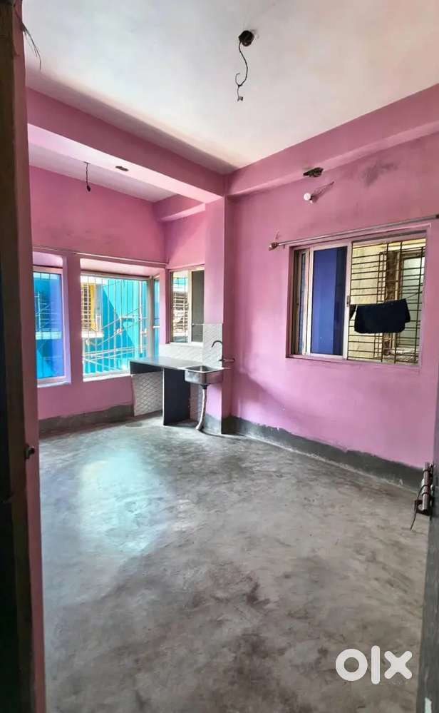Cement floor 1RK House Available for rent in Dum Dum Metro station.