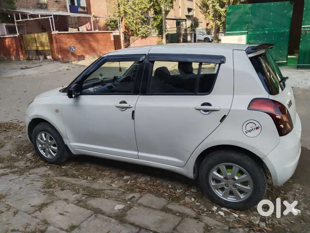 Maruti Suzuki Swift 2009 Petrol 80000 Km Driven