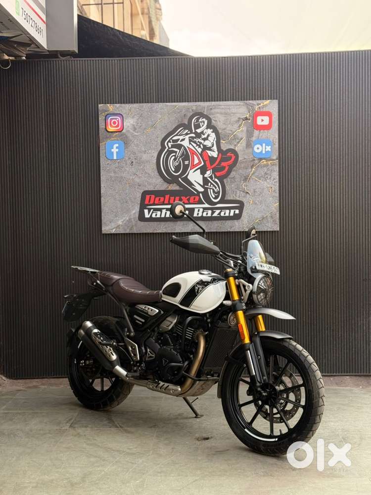 Triumph scrambler 400x brand new condition