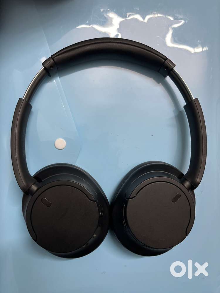 Sony WH-CH720 N noise cancellation head phones