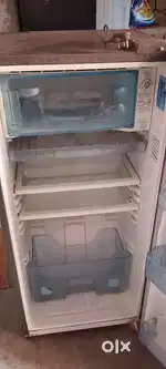 Samsung fridge very good condition Time pass na karen please