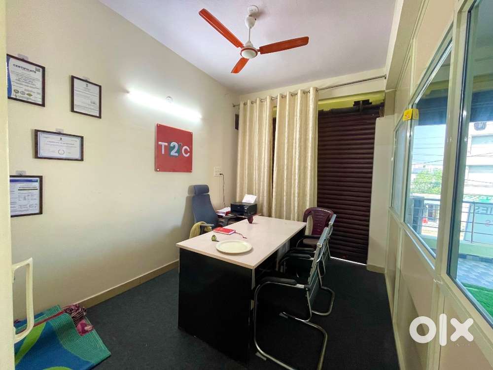 Spacious office space on main road