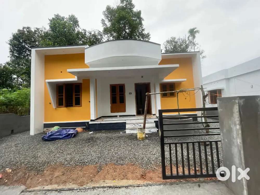 പാത്താ മുട്ടം 4.5 . cent 3 bedroom house.32 .lakh.