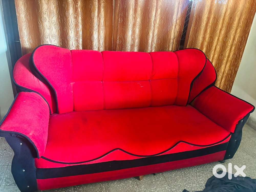 Best Sofa Red and Black in Colour