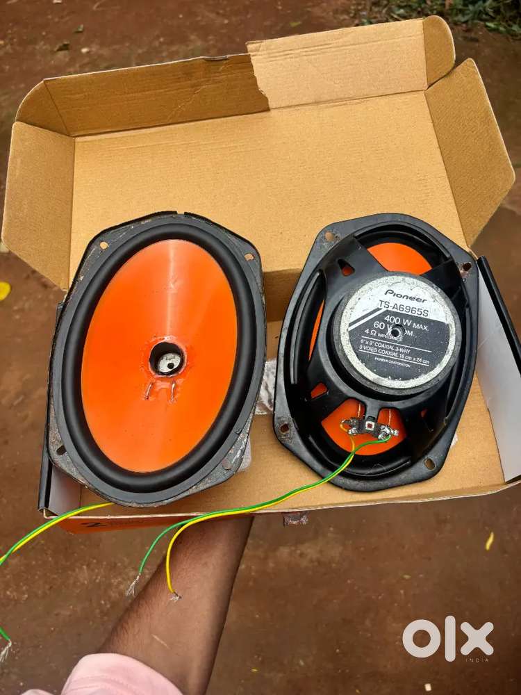Pioneer oval back speakers pair