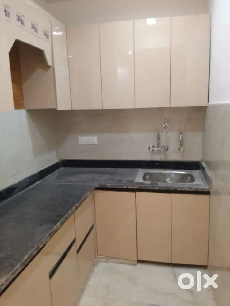 One room set in Shastri Nagar near metro station