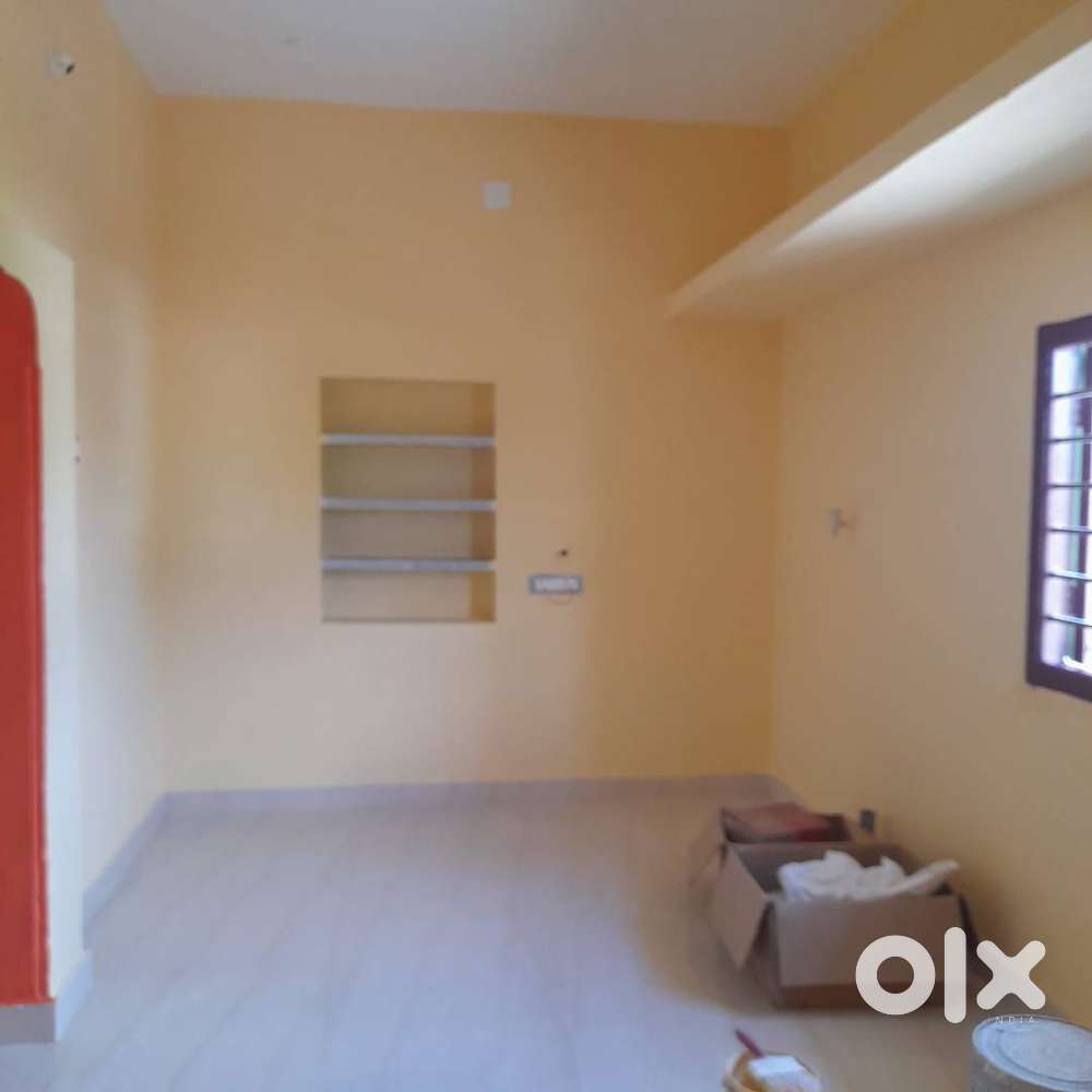 1BHK house at 1st floor for working woman