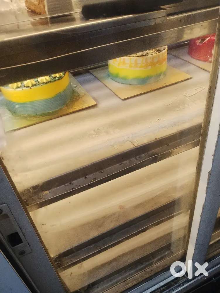Running cake shop