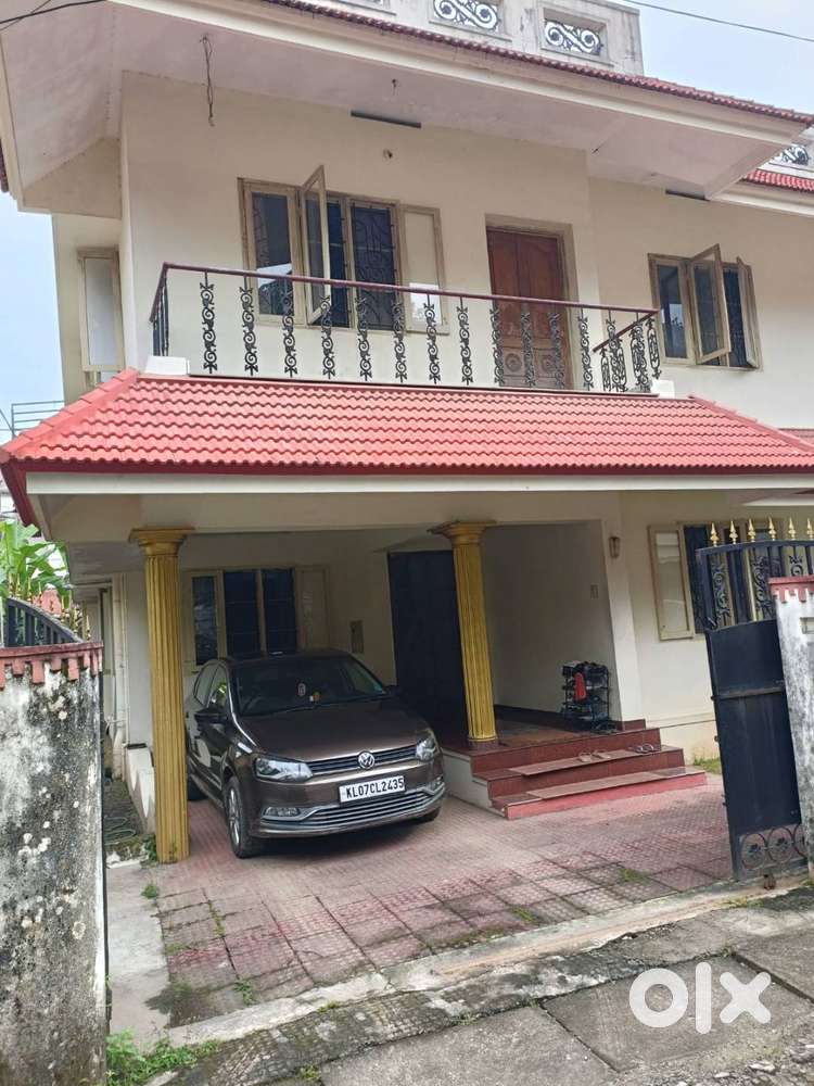 4 BHK House at Vennala, Vakkat Road.