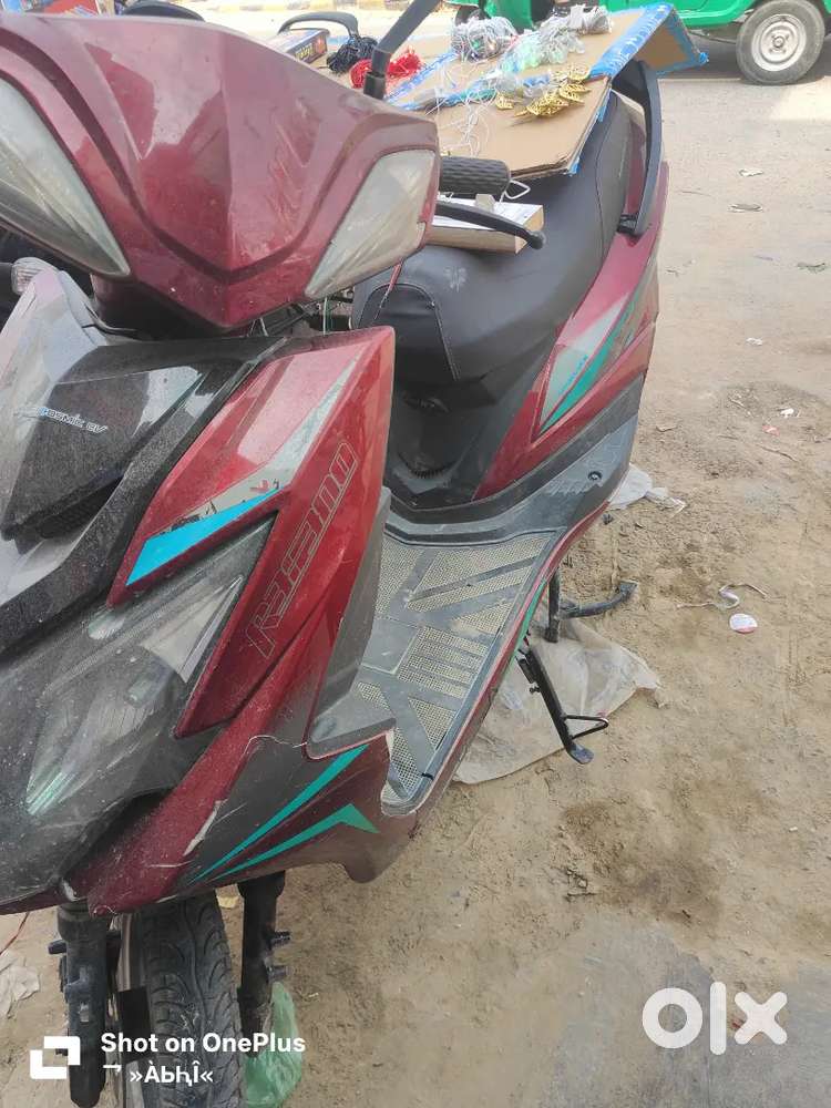 Good condition 1 charge 80 km 0 to 100 in 3:30 hours