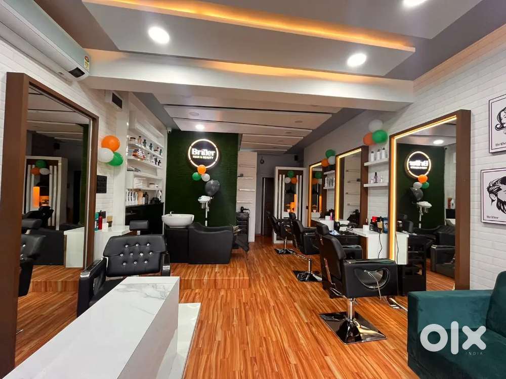 GOOD OPPORTUNITY #UNISEX SALON MAKEUP VACANCY AVAILABLE .