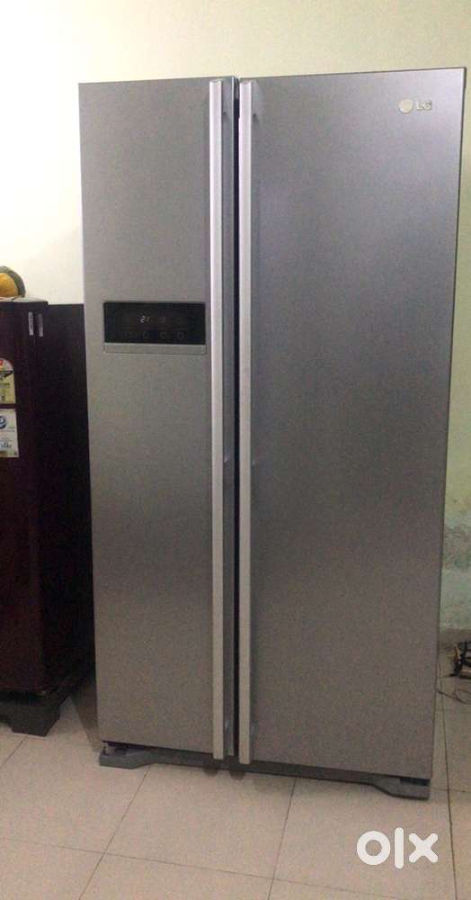 LG Side-by-Side Refrigerator – Double Door, Excellent Condition