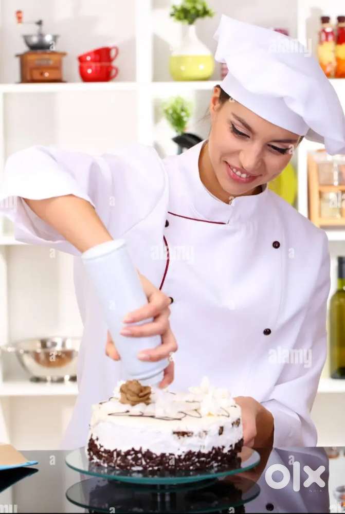 We are looking for senior pastry chef for bakery tasks ⁴