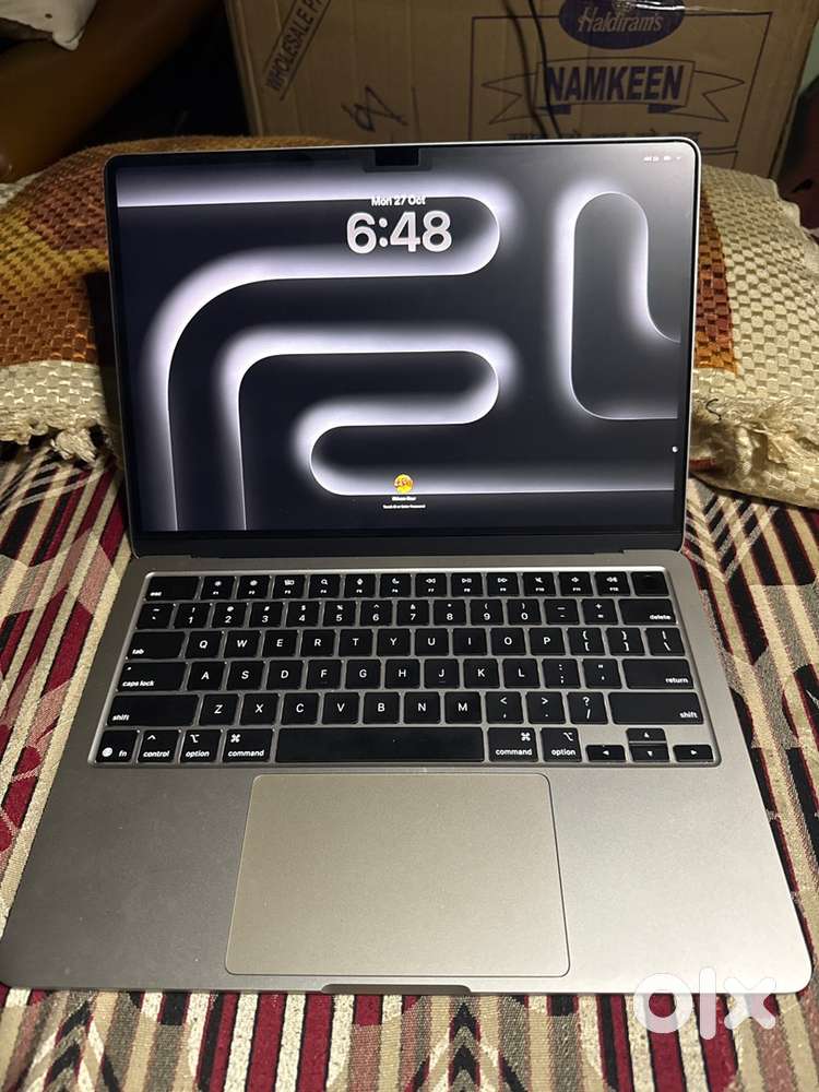 Apple Macbook Air 14” M4 16GB RAM 256GB SSD, Under Warranty 10 Months.