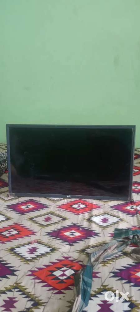 LgSmart TV in black colour