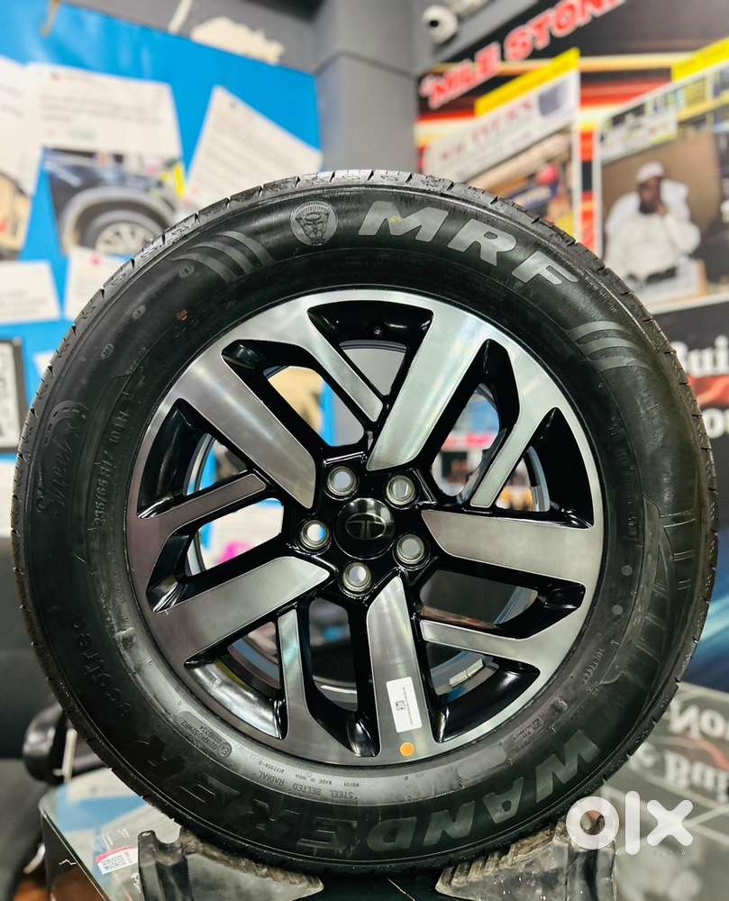 17 inch tata harrier wheels and mrf tyres in new condition set of 4