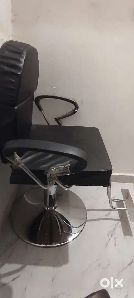 Finest condition beauty parlour chair