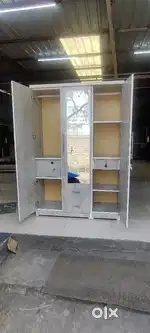 Selling this marble finish 3door wardrobe size 6by4 very attractive