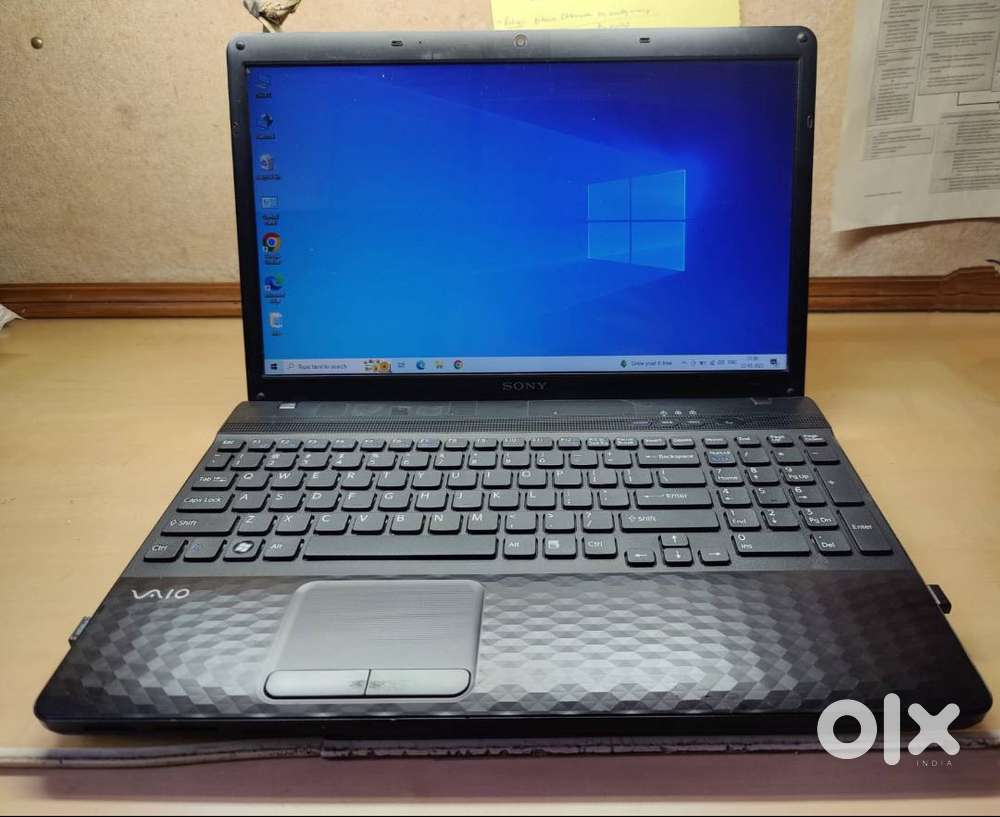 SONY LAPTOP in Excellent Working Condition with Battery & Charger