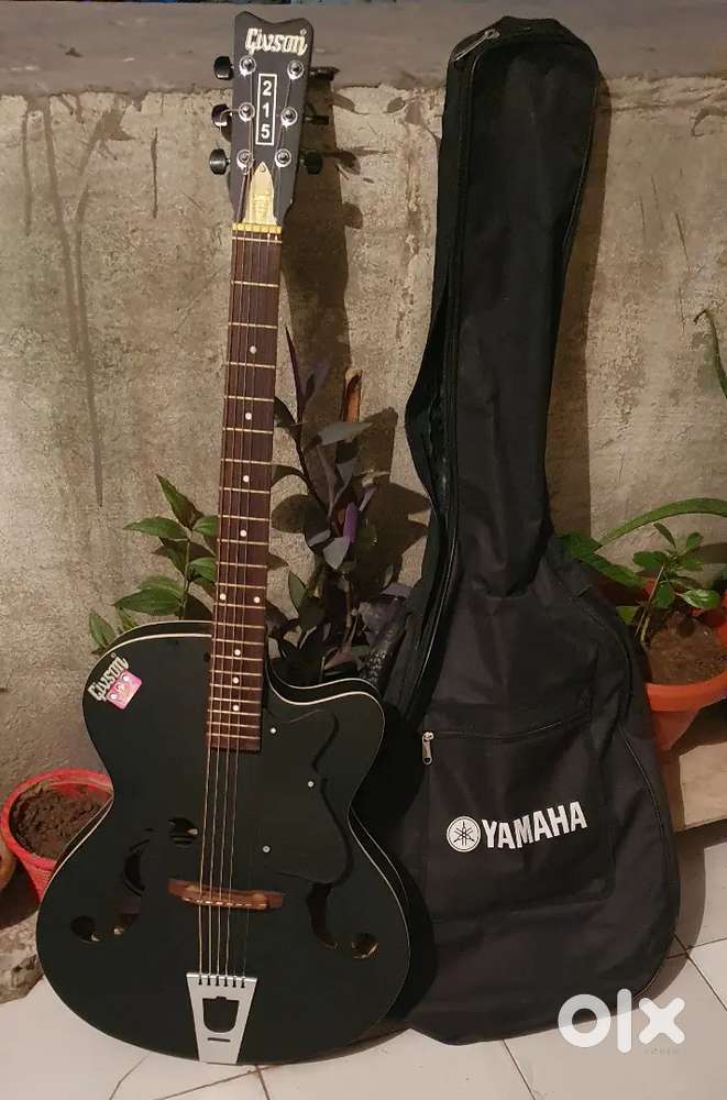 YAMAHA GUITAR.