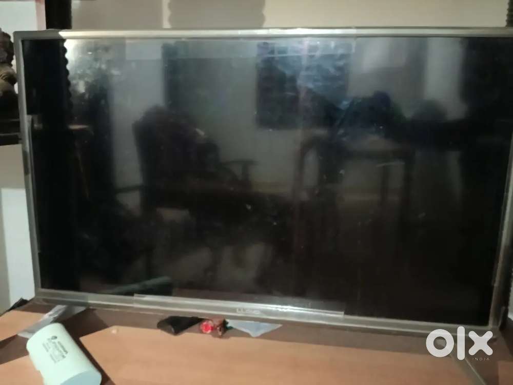 LED TV NOT WORKING ONLY FOR PARTS OR REPAIR.