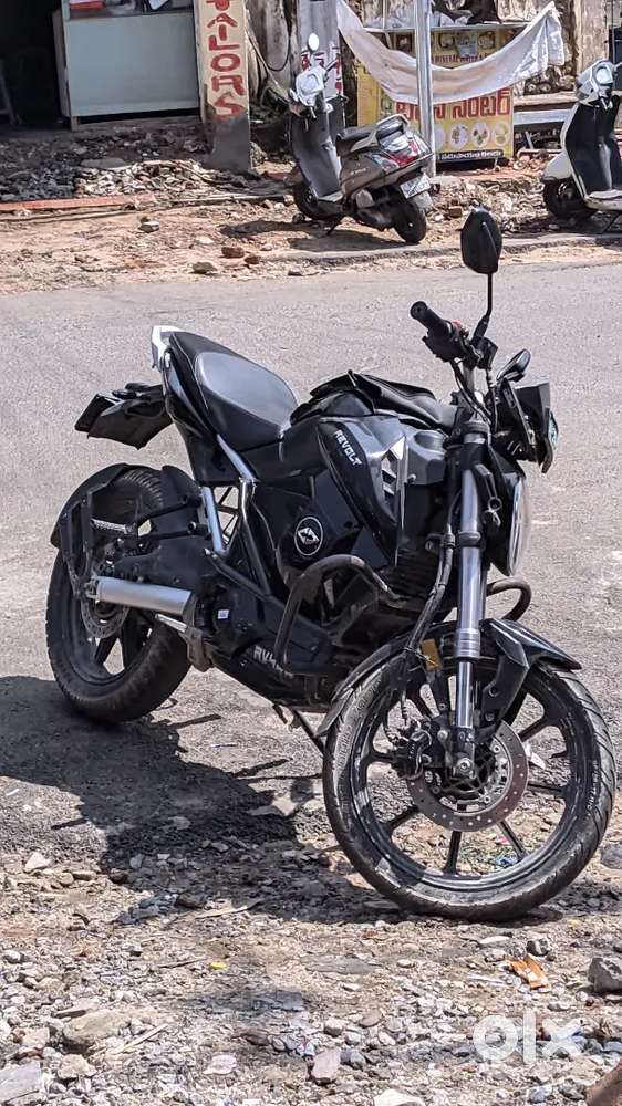 Revolt RV 400 In excellent condition
