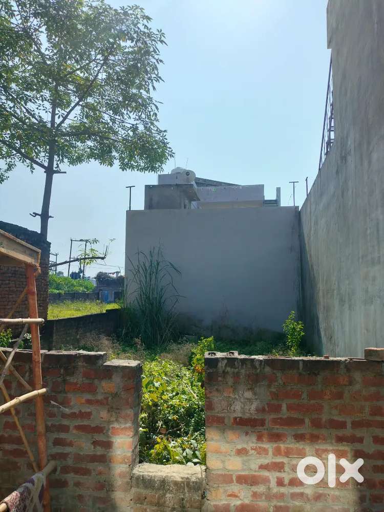Plot in madhu vihar colony