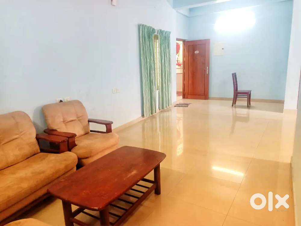 3 BHK Semi-Furnished 4 AC, Lift .. Apartment for Rent at Vazhuthacaud